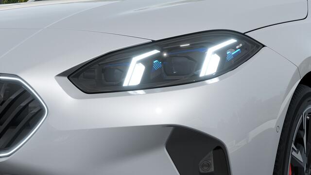 BMW 1-SERIE 120 High Executive M Sport Automaat / Panoramadak / Sportstoelen / M Adaptief onderstel / Comfort Access / Adaptieve LED / Head-Up / Harman-Kardon