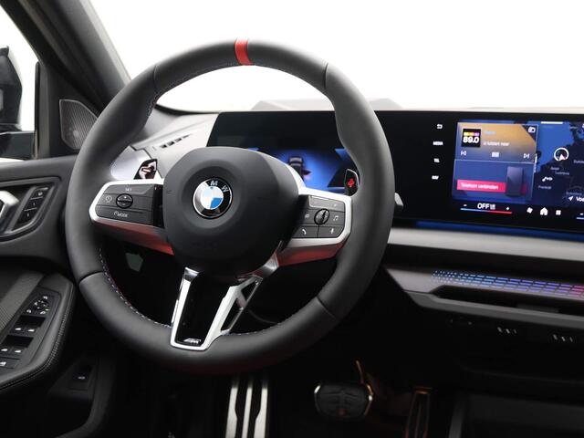 BMW 1-SERIE M135i xDrive Full Options | Elektr. Verst. Stoelen | Panoramadak | Sportstoelen Pro | Harman/Kardon | Head Up