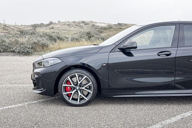 BMW 1-SERIE 118i | M Sport Pro | Stoelverwarming | Trekhaak |