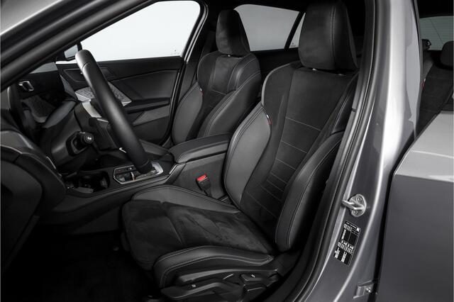 BMW 1-SERIE 120 M Sport - Automaat | Dig. Cockpit | Adapt. Cruise | Stoelverw. | PDC | Camera | NAV + App. Connect | ECC | DAB | LM 18" | 3303