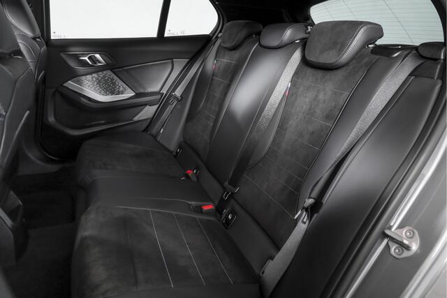 BMW 1-SERIE 120 M Sport - Automaat | Dig. Cockpit | Adapt. Cruise | Stoelverw. | PDC | Camera | NAV + App. Connect | ECC | DAB | LM 18" | 3303