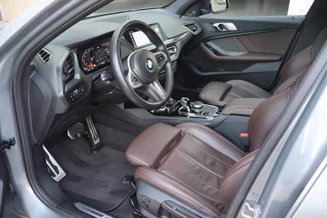 BMW 1-SERIE 118i Business Edition Plus NL-Auto!! Panoramadak I Apple Car-Play