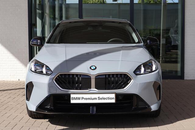 BMW 1-SERIE 120 M Sport Design Edition | Premium Pack | Voorstoelen Verwarmd | Stuurwiel Verwarmd