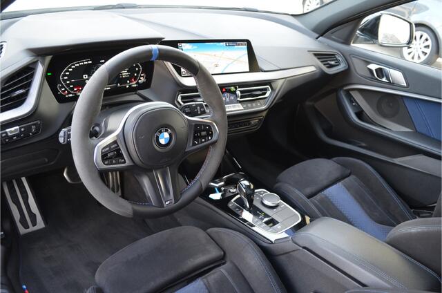 BMW 1-SERIE 118i M Sport | Kuipstoelen | Carplay | Dubbele uitlaat | Virtual cockpit | Stoelverwarming | NL auto