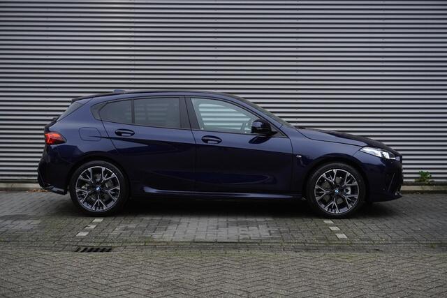 BMW 1-SERIE 5-deurs 120 M Sportpakket | Harman Kardon | Elektr. Achterklap | Draadloze Lader | Comfort Acces | Verwarmd Stuur | Verwarmde Voorstoelen