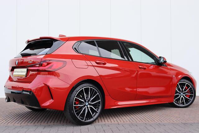 BMW 1-SERIE 118i M Sportpakket Pro/ Sportstoelen/ Stoelverwarming/ Cruise Control/ Getint Glas/ 19" LMV