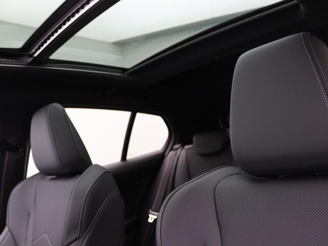 BMW 1-SERIE 120 M Sportpakket Pro | Premium Pack | Stuurwielrand Verwarmd | M Adaptief onderstel | Comfort Access | Panoramadak | Elektrisch Verstelbare Sportstoelen | Driving Assistant Plus | Harman Kardon | 18''