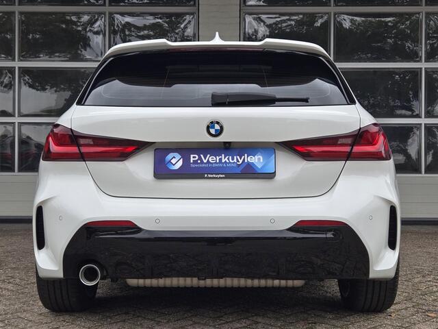 BMW 1-SERIE 118i High M SPORT | PANORAMA | CAMERA | LEDER | SPORTSTOELEN | 18 INCH LM VELGEN |