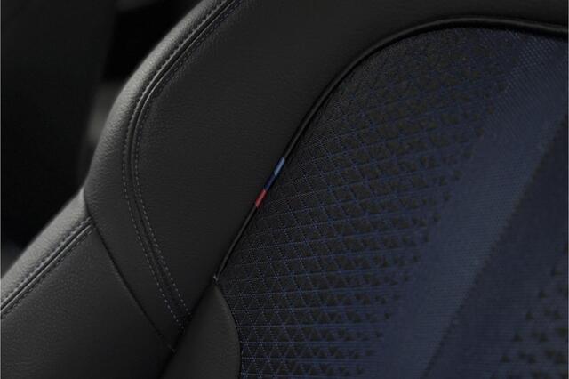 BMW 1-SERIE 118i M-sport | Stoel + Stuurverwarming | Camera | Adaptive Cruise | 2024