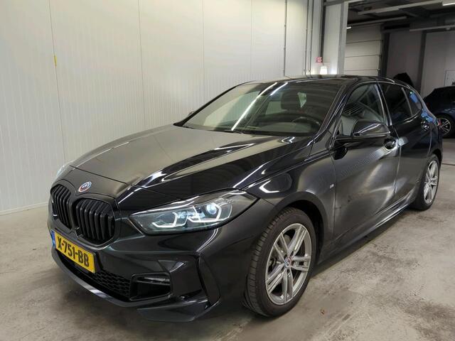 BMW 1-SERIE 118i | Panorama | Navi | Live Cockpit | Led |