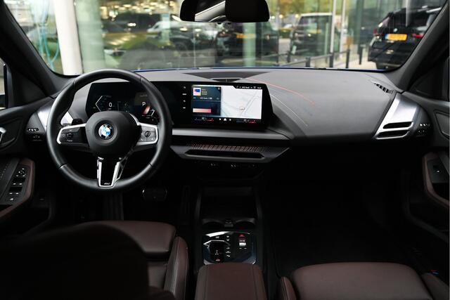 BMW 1-SERIE 120 M Sport Automaat / Sportstoelen / Achteruitrijcamera / M Adaptief onderstel / Adaptieve LED / Stoelverwarming