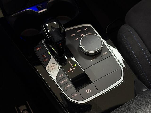 BMW 1-SERIE M135i xDrive High Executive Navi | 19" | Alcantara | Camera | PDC V+A |