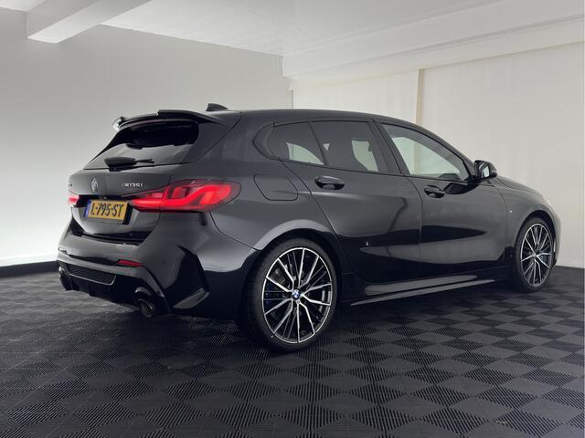 BMW 1-SERIE M135i xDrive High Executive Aut. *HEAD-UP | FULL-LED | HEATED-SPORTSEATS | SHIFT-PADDLES | DIGI-COCKPIT | NAVI-FULLMAP | DAB+ | PRIVACY-GLASS | AMBIENT-LIGHT | 19''ALU*