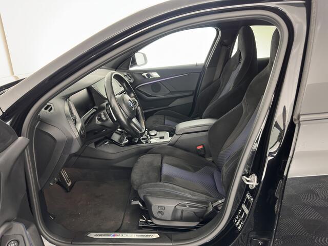 BMW 1-SERIE M135i xDrive High Executive Aut. *HEAD-UP | FULL-LED | HEATED-SPORTSEATS | SHIFT-PADDLES | DIGI-COCKPIT | NAVI-FULLMAP | DAB+ | PRIVACY-GLASS | AMBIENT-LIGHT | 19''ALU*
