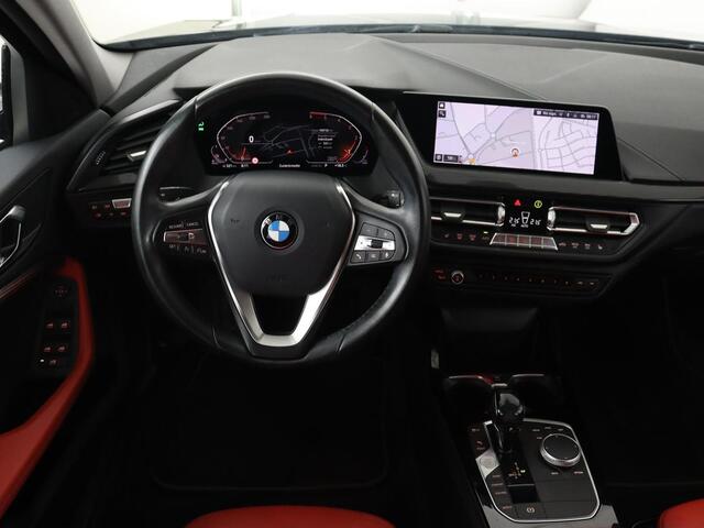 BMW 1-SERIE 116d High Executive | Sport Line | Leder | Stoelverwarming | Carplay | Sportstoelen | Navigatie | Parkeerhulp | Live Cockpit | Climate control | Full LED | Cruise control
