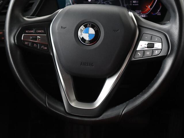 BMW 1-SERIE 116d High Executive | Sport Line | Leder | Stoelverwarming | Carplay | Sportstoelen | Navigatie | Parkeerhulp | Live Cockpit | Climate control | Full LED | Cruise control