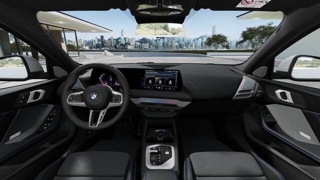 BMW 1-SERIE 120 M Sport Automaat / Panoramadak / Sportstoelen / Achteruitrijcamera / Adaptieve LED / M Adaptief onderstel / Parking Assistant / Stoelverwarming