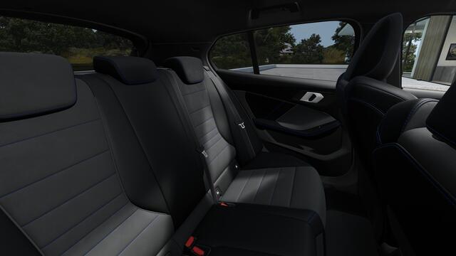 BMW 1-SERIE 120 M Sport Automaat / Panoramadak / Sportstoelen / Achteruitrijcamera / Adaptieve LED / M Adaptief onderstel / Parking Assistant / Stoelverwarming