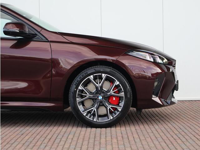 BMW 1-SERIE 120 M Sportpakket Pro/ Innovation Pack/ Stuurwielrand verwarmd/ Comfort Access/ Panoramadak/ Sportstoelen/ Harman-Kardon/ Driving Assistant Plus