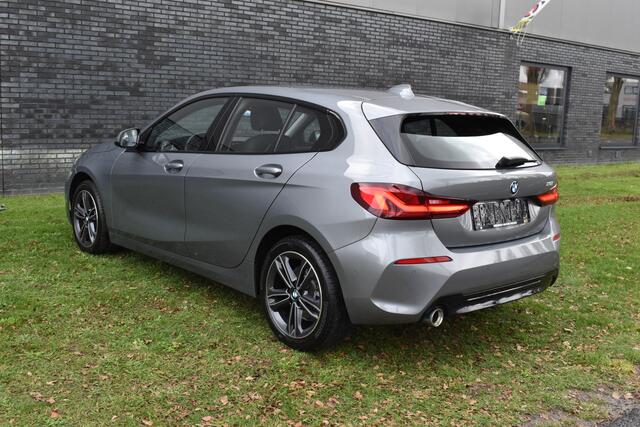 BMW 1-SERIE 118i Sport Line 1.5 100kW Automaat/Navigatie/carplay/stoelverwarming/btw auto