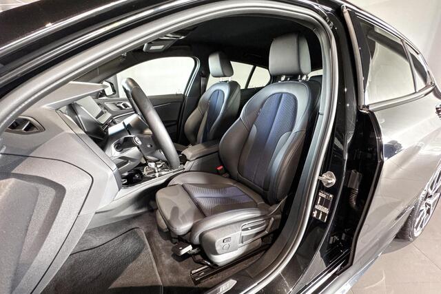 BMW 1-SERIE 118i | M Sport Pro | Stoelverwarming | Trekhaak |