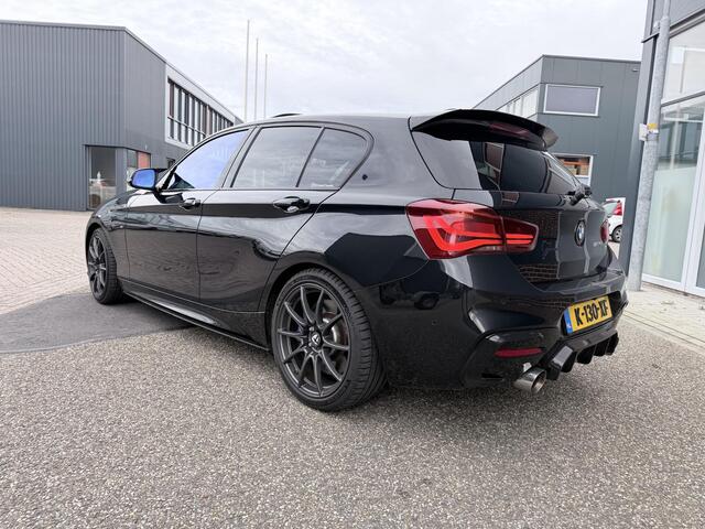BMW 1-SERIE M140i xDrive Edition Shadow High Executive OPEN DAK | ACHTERUIT RIJ CAMERA | NAVIGATIE | SFEERVERLICHTING | HARMANKARDON | F1 STUUR | LEDER | ELEKTRISCHE STOELEN MEMORY |
