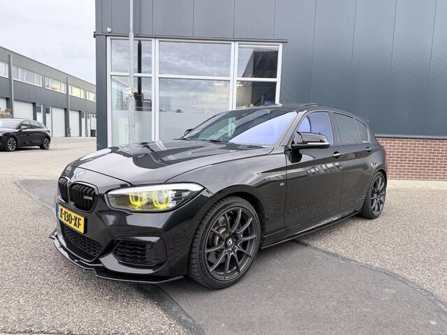 BMW 1-SERIE M140i xDrive Edition Shadow High Executive OPEN DAK | ACHTERUIT RIJ CAMERA | NAVIGATIE | SFEERVERLICHTING | HARMANKARDON | F1 STUUR | LEDER | ELEKTRISCHE STOELEN MEMORY |