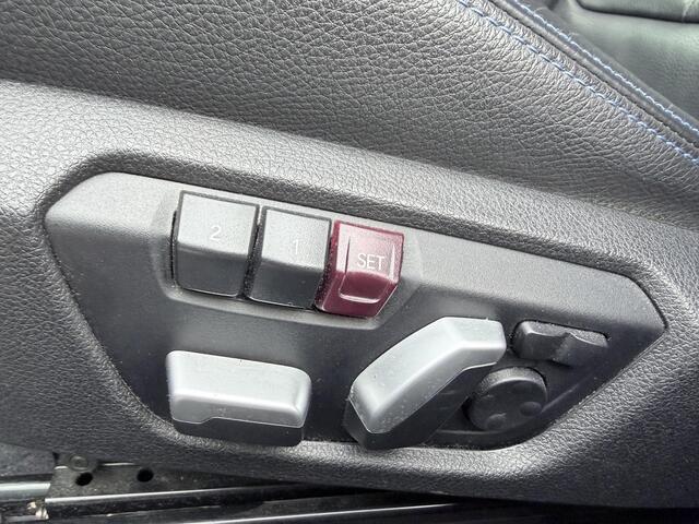 BMW 1-SERIE M140i xDrive Edition Shadow High Executive OPEN DAK | ACHTERUIT RIJ CAMERA | NAVIGATIE | SFEERVERLICHTING | HARMANKARDON | F1 STUUR | LEDER | ELEKTRISCHE STOELEN MEMORY |