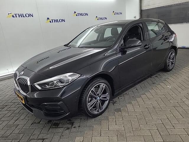 BMW 1-SERIE 118i Aut. Exe Editon | Trekhaak | Stuurverwarming | Live Cockpit |