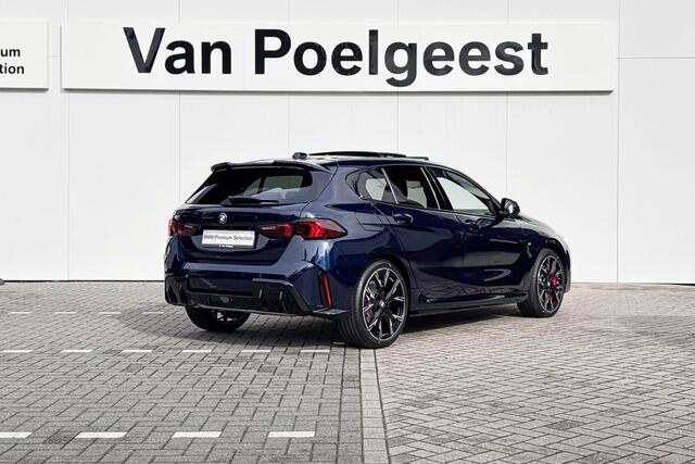 BMW 1-SERIE 123 xDrive | M Sport Pro | Premium Pack | Elektrisch Glazen Panoramadak | Harman Kardon
