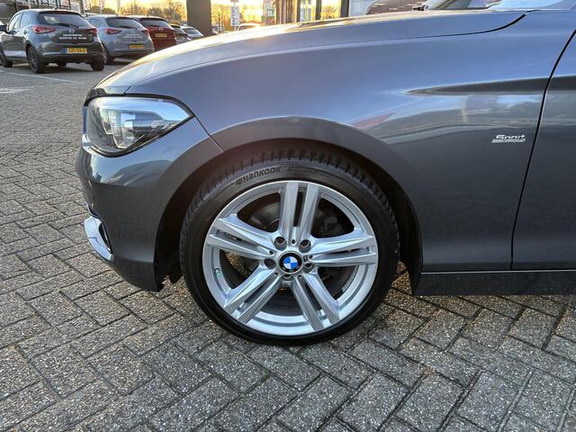 BMW 1-SERIE 120i Sport Line 184PK , Trekhaak, Navi, PDC, Cruise, Bluetooth, LMV 18 Inch, Stoelverwarming