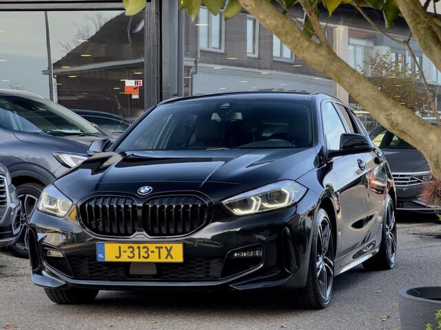 BMW 1-SERIE 118i AUT7 M-SPORT EXECUTIVE EDITION LEDER NAVI CMERA DIGI-DASH APPLE-CARPLAY LED LMV PDC