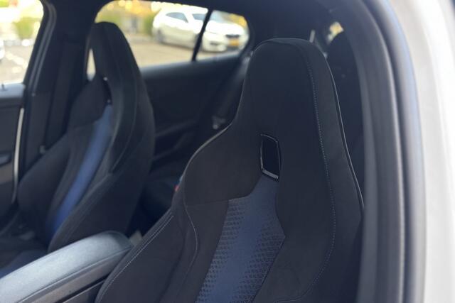 BMW 1-SERIE 118i M-sport | Panodak | M-Kuipstoelen | M-performance Wheels | Stoel+Stuurverwarming | Comfort Access | Trekhaak
