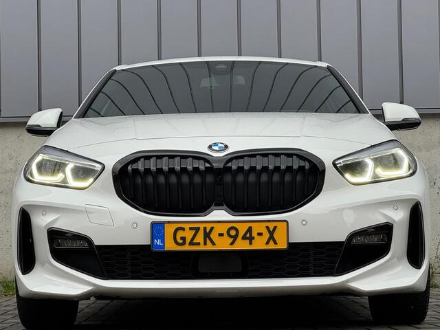 BMW 1-SERIE 118i 140PK Automaat M-Sport Shadow Stoelverwarming