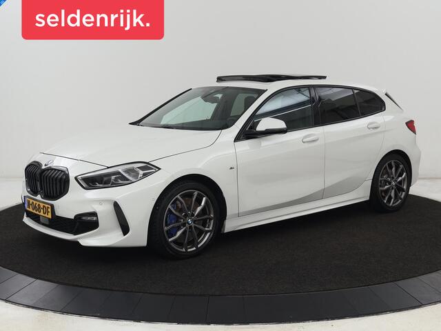 BMW 1-SERIE 118i High Executive | M Sport | Panoramadak | Head-Up | Leder | Harman/Kardon | Camera | Carplay | Stoelverwarming | Live Cockpit | Sfeerverlichting | Keyless | Navigatie | Sportstoelen | Full LED