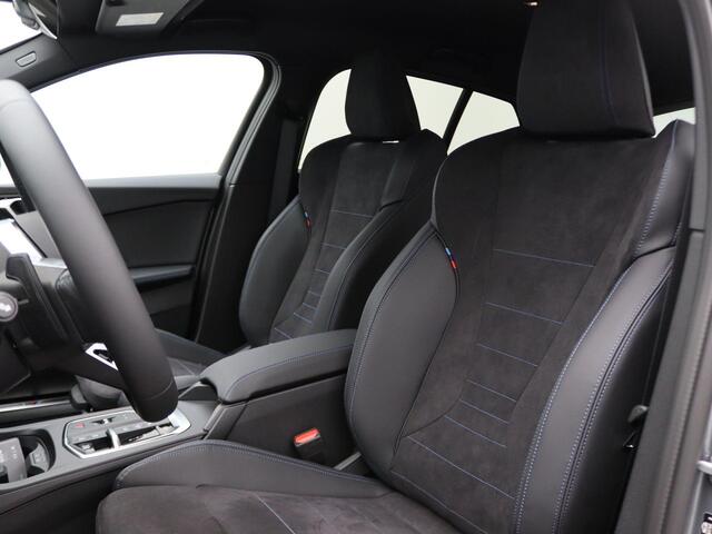 BMW 1-SERIE 120 M Sportpakket | Premium Pack | Stuurwielrand Verwarmd | Comfort Access | Driving Assistant | 18''