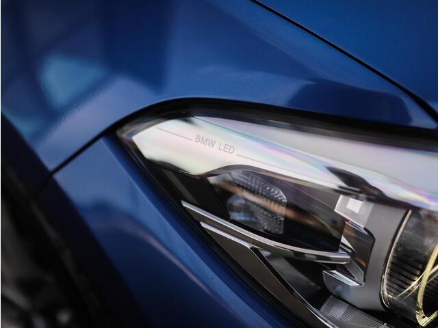 BMW 1-SERIE 118i Corporate Lease Executive | M-Sport | Shadowline | Leder | Stoelverw. | 18" LM