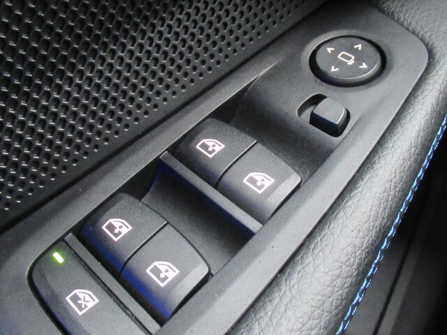 BMW 1-SERIE M135i xDrive Executive Edition 306 PK, Full LED / Carplay / PDC / Stoelverwarming / 19' M dubbelspaak velgen