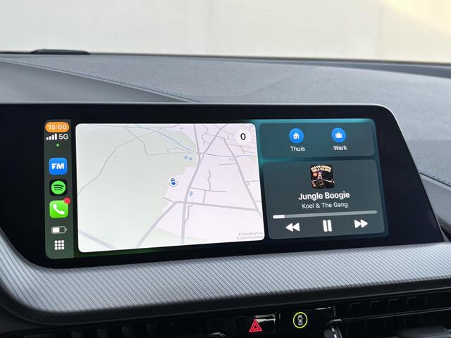 BMW 1-SERIE 118i Automaat / M-SPORT / Pack LED / Fabrieksgarantie tot 06-2026 / Dealer onderhouden / Sportstoelen / Trekgewicht 1300 Kg / Cruise control / Stoelverwarming / Apple Carplay Android Auto / Climate control / Keyless Entry/Start /