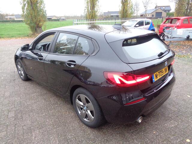 BMW 1-SERIE 116i Business Edition Automaat, ECC, Digidash, LMV, Led, Navigatie, Carplay/android auto
