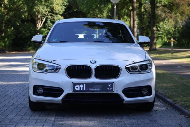 BMW 1-SERIE 118i Corporate Lease Executive Sportline, LED, Hydro-besturing, Cruise Control, DAB, Lichtpakket, Navigatie, Automatische Airco, Nederlands, etc.