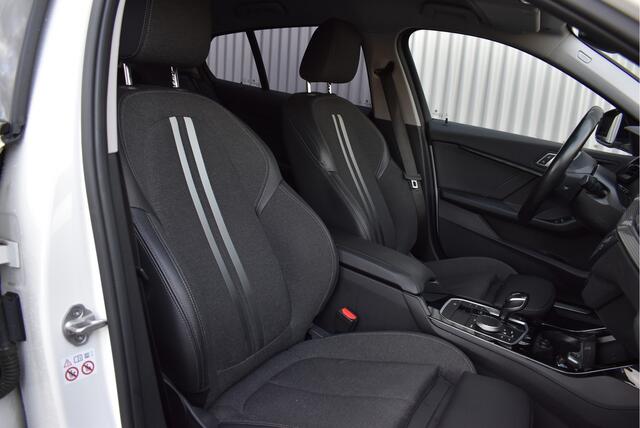 BMW 1-SERIE 118i Executive Sport Cruise, Afn.trekhaak, Stoelverwarming, PDC, Sfeer