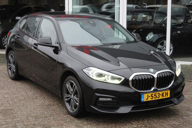 BMW 1-SERIE 118i Executive//Navi//Camera//Sportstoelen!!