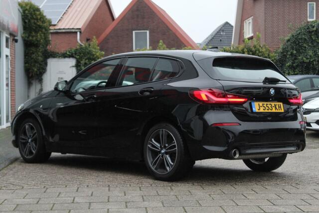 BMW 1-SERIE 118i Executive//Navi//Camera//Sportstoelen!!