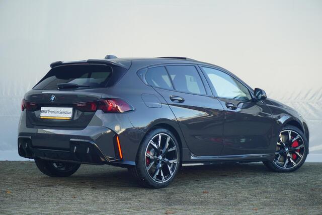 BMW 1-SERIE 120 M Sportpakket Pro 19'' / Harman Kardon / Elektrisch verstelbare stoelen / Panoramadak