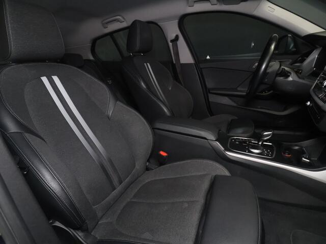 BMW 1-SERIE 118i Executive Edition [APPLE CARPLAY, ANDROID AUTO, PDC V+A, CRUISE CONTROL, AUTOMATISCHE AIRCO, NAVIGATIE, NIEUWSTAAT]