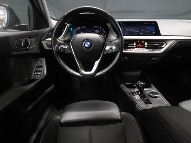 BMW 1-SERIE 118i Executive Edition [APPLE CARPLAY, ANDROID AUTO, PDC V+A, CRUISE CONTROL, AUTOMATISCHE AIRCO, NAVIGATIE, NIEUWSTAAT]