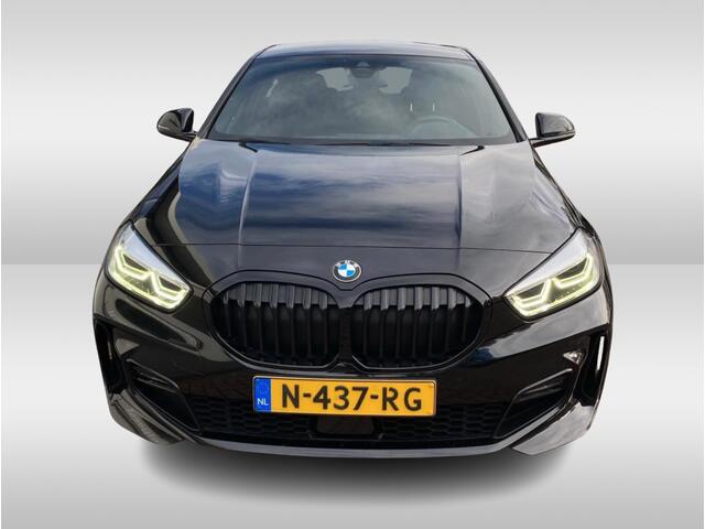 BMW 1-SERIE 118i Business Ed. M Sport / Camera / Navigatie / Half leder / 17'' / Sportstoelen / CarPlay / Cruise Control