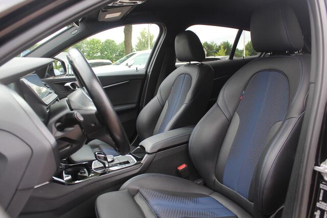 BMW 1-SERIE 118i Business Ed. M Sport / Camera / Navigatie / Half leder / 17'' / Sportstoelen / CarPlay / Cruise Control
