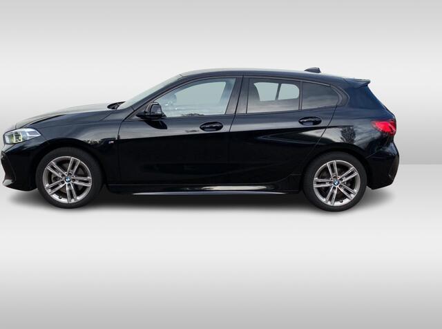 BMW 1-SERIE 118i Business Ed. M Sport / Camera / Navigatie / Half leder / 17'' / Sportstoelen / CarPlay / Cruise Control